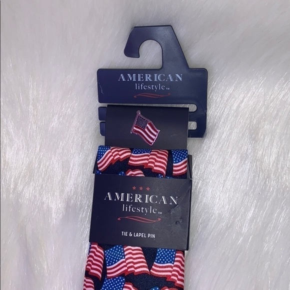 Tie & Lapel Pin Set American Flags​​ - Picture 1 of 4